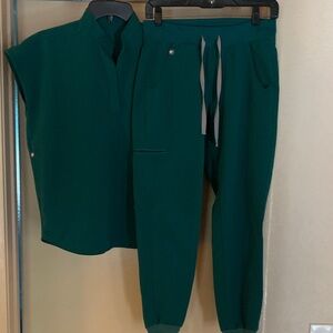 Figs Technical Collection hunter Green Scrub set XXS top and XS joggers